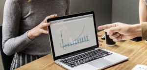 Linear vs. Exponential Growth for E-commerce Entrepreneurs